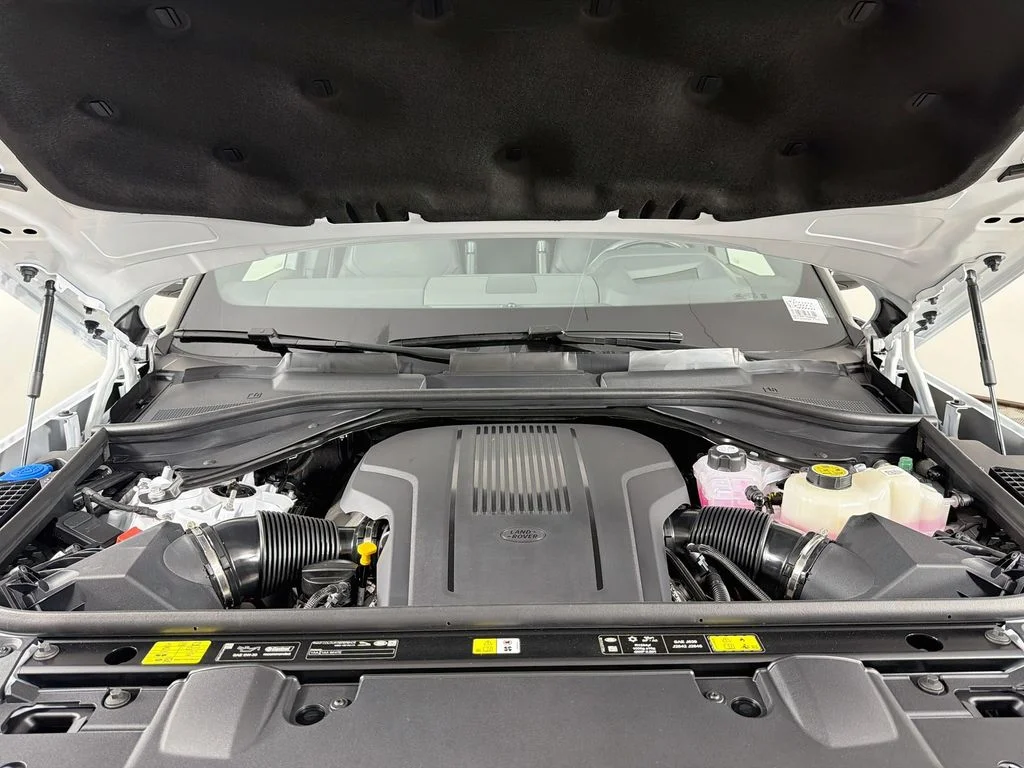 New 2026 Fuji White Land Rover SE image 32