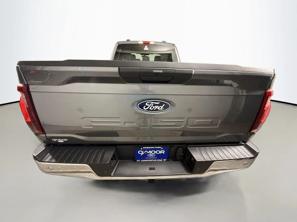 New 2026 Carbonized Gray Metallic Ford XLT image 6
