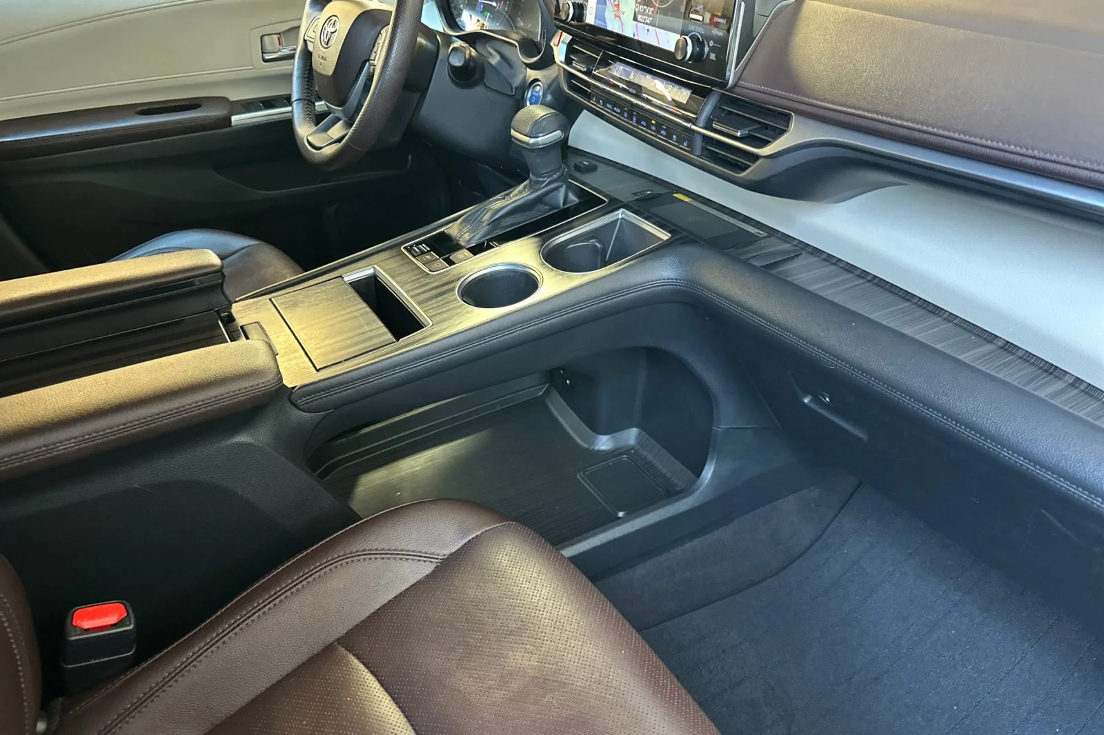 2021 Toyota Sienna Platinum - Photo 23