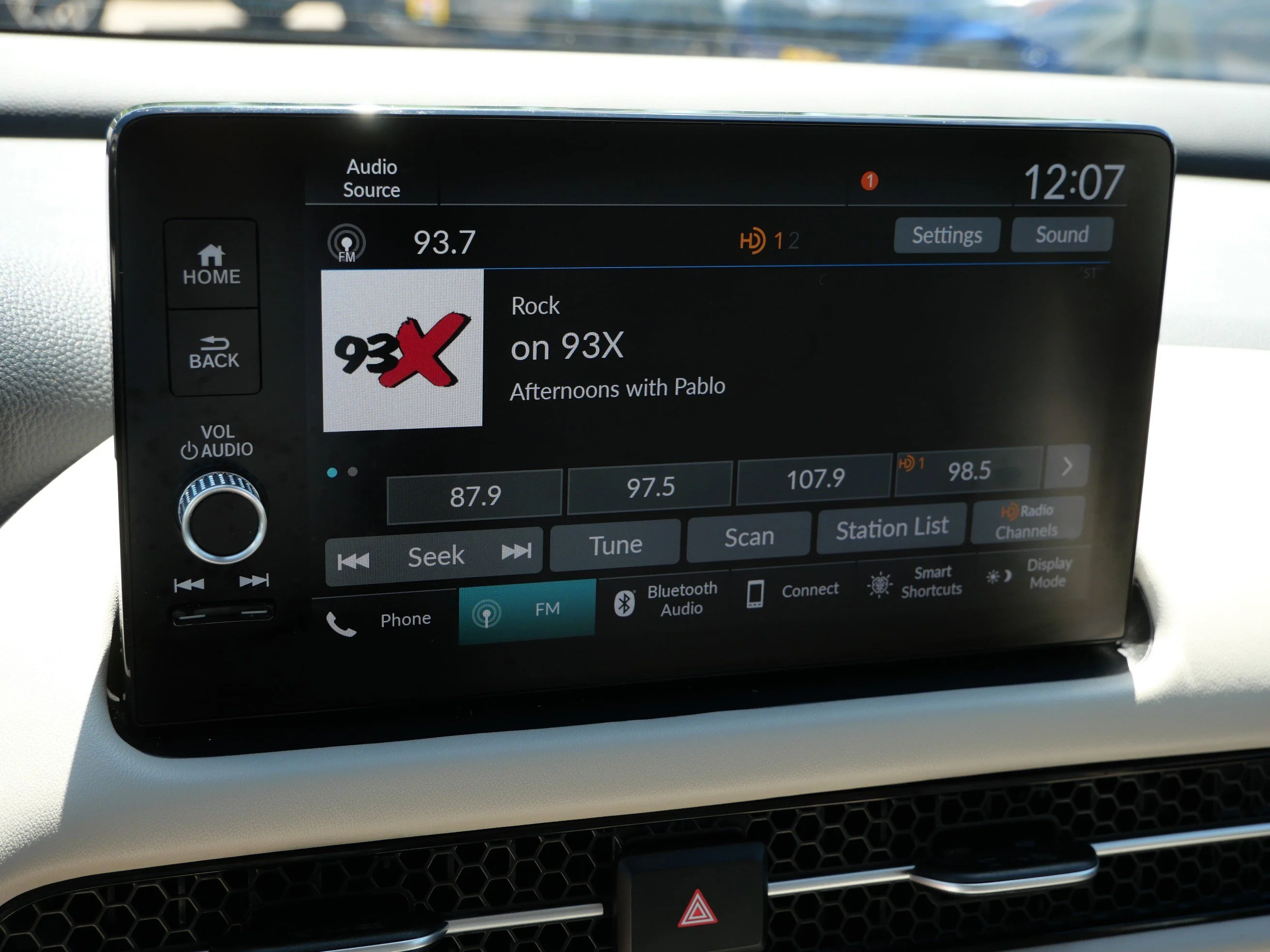 Used 2024 Platinum White Pearl Honda EX-L image 22