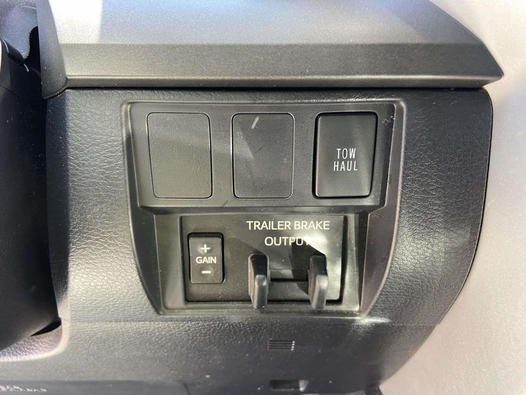 Used 2021 Silver Toyota SR5 image 29