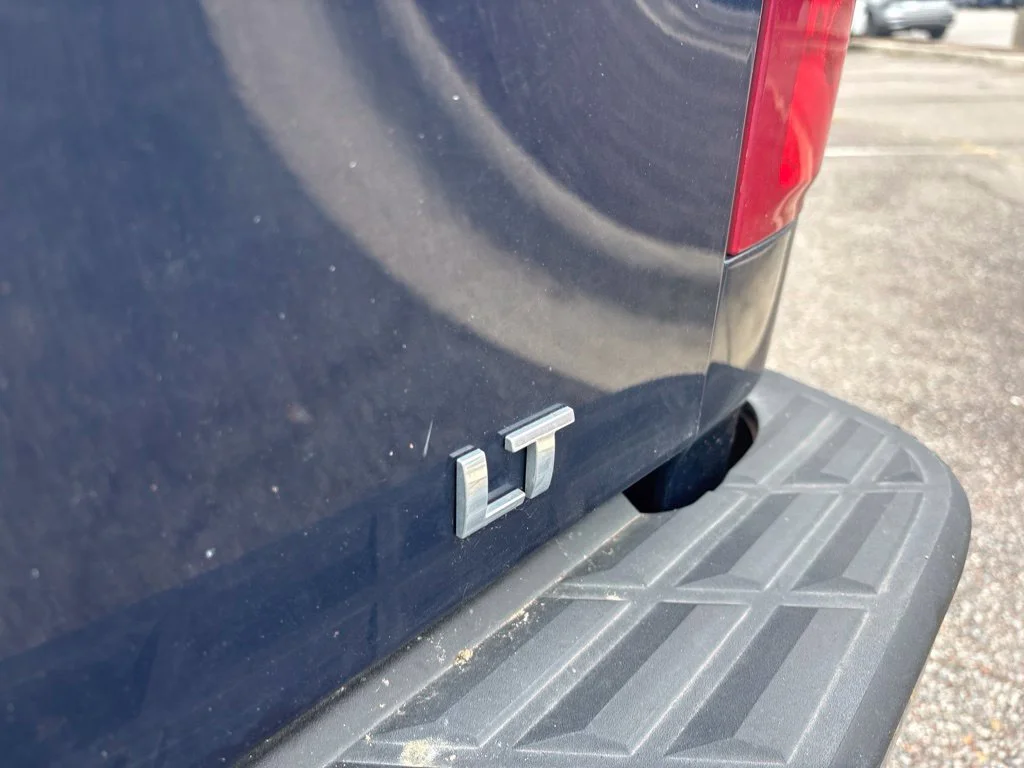 Used 2009 Blue Chevrolet LT image 17