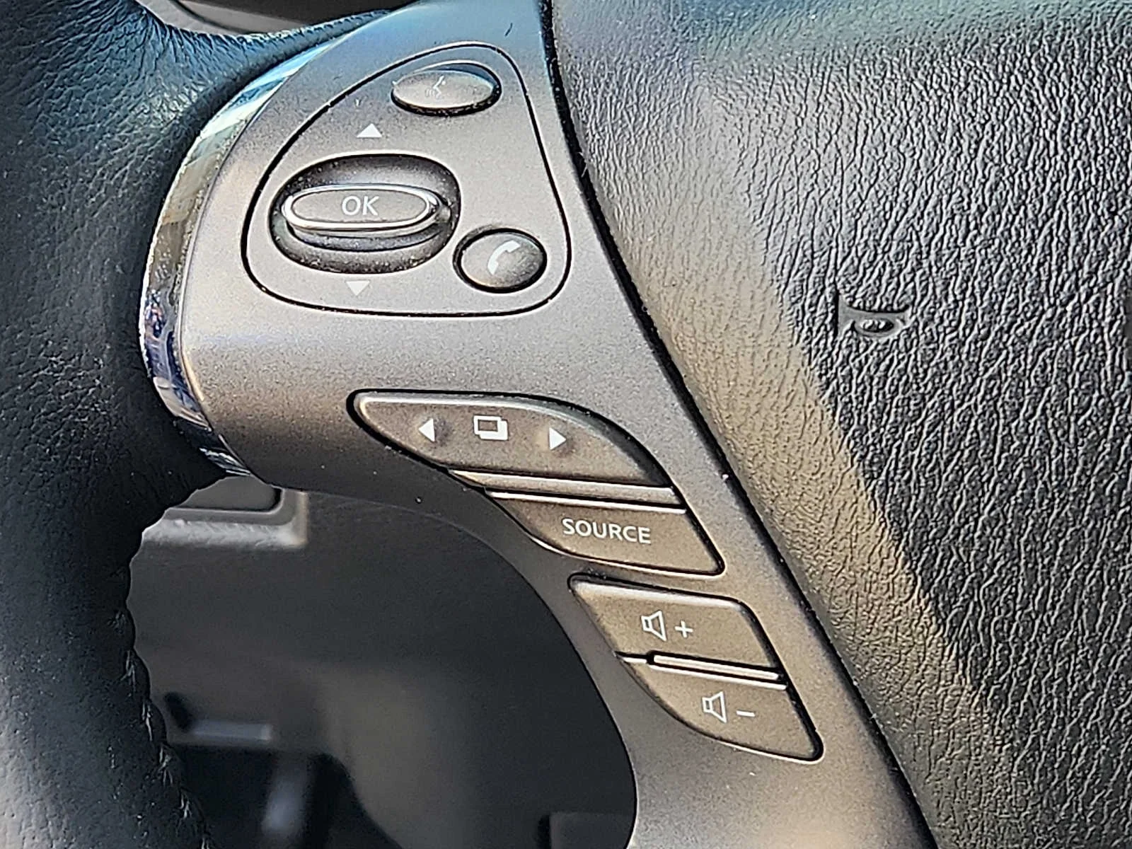 Used 2020 Red Nissan SV Intelligent AWD image 21