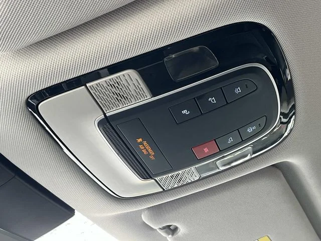Used 2025 White Hyundai SEL image 33