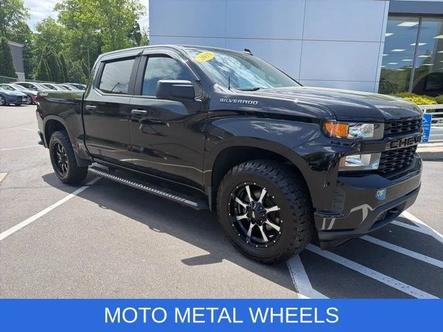 2019 Chevrolet Silverado 1500 Custom 4X4 Crew Cab Short Box's photo