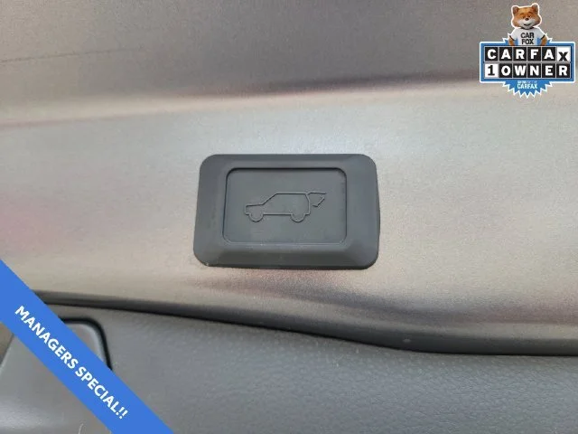 2025 Toyota RAV4 XLE - Photo 10