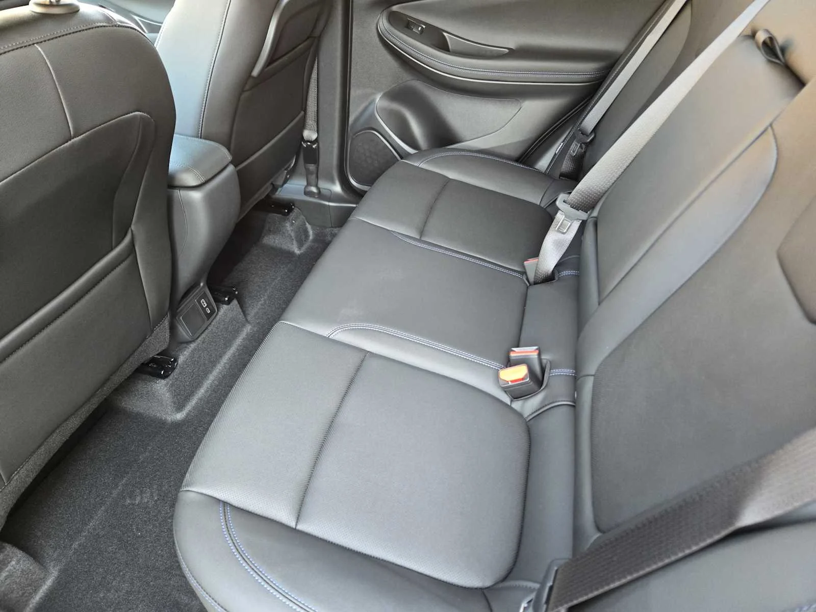 2026 Buick Encore GX Sport Touring - Photo 18