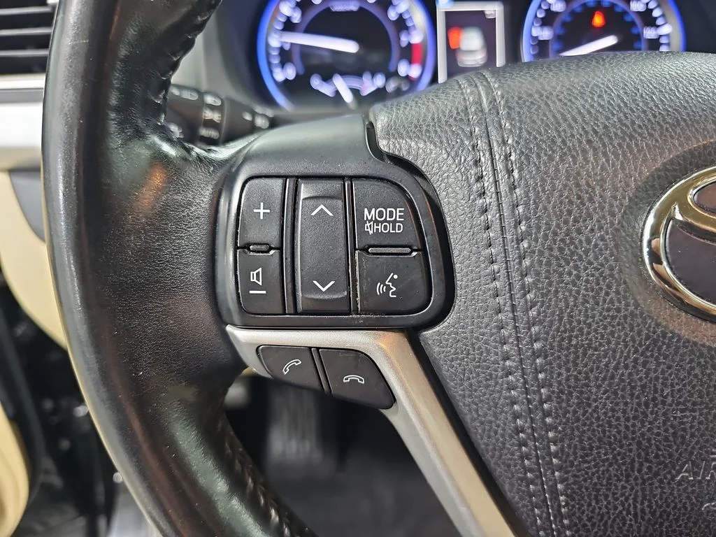 Used 2017 Black Toyota XLE image 19