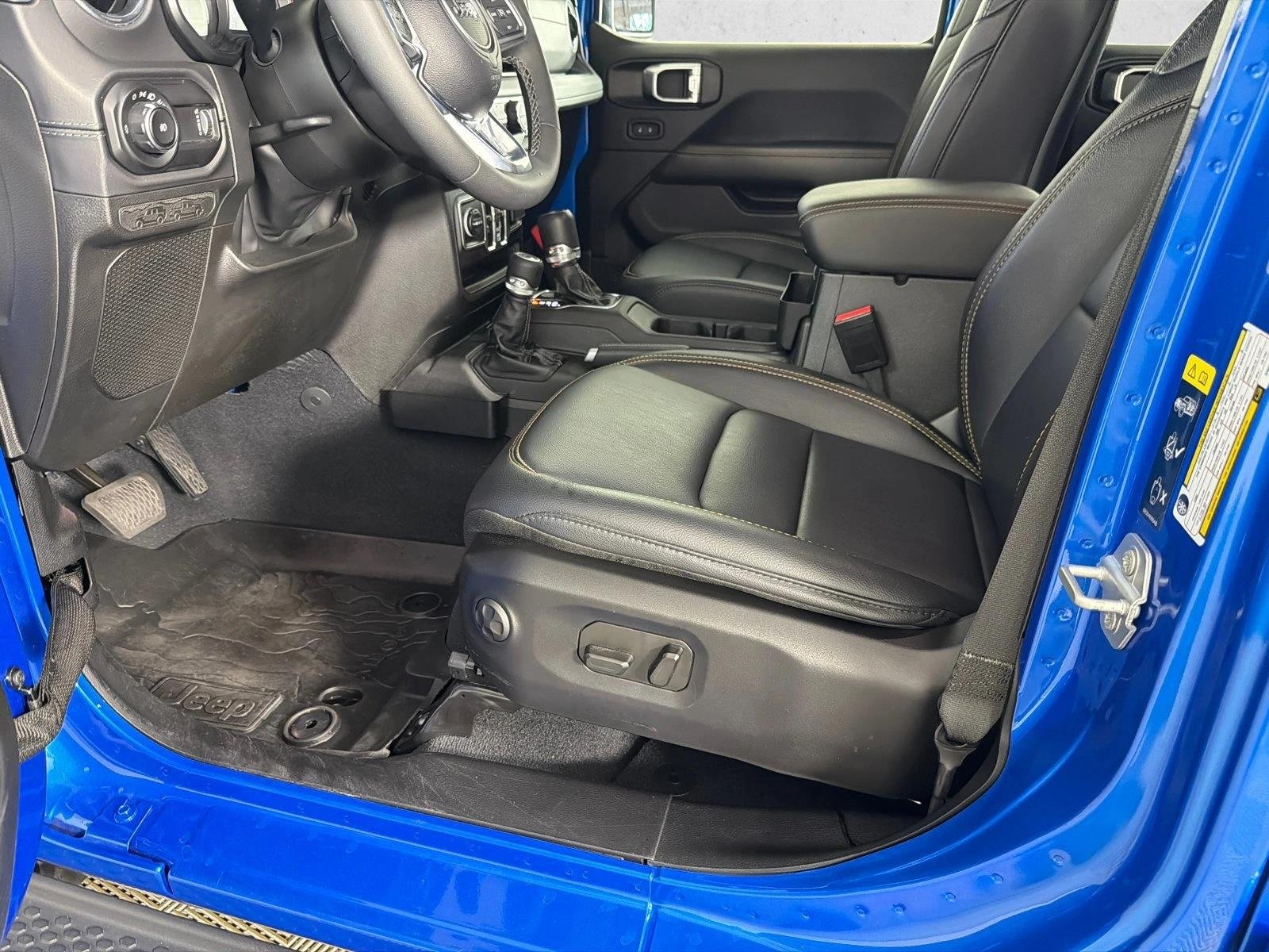 Used 2025 Hydro Blue Pearlcoat Jeep Sahara image 9
