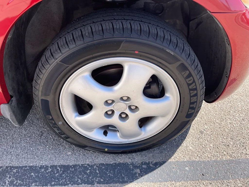 Used 2001 Red Chrysler  image 29