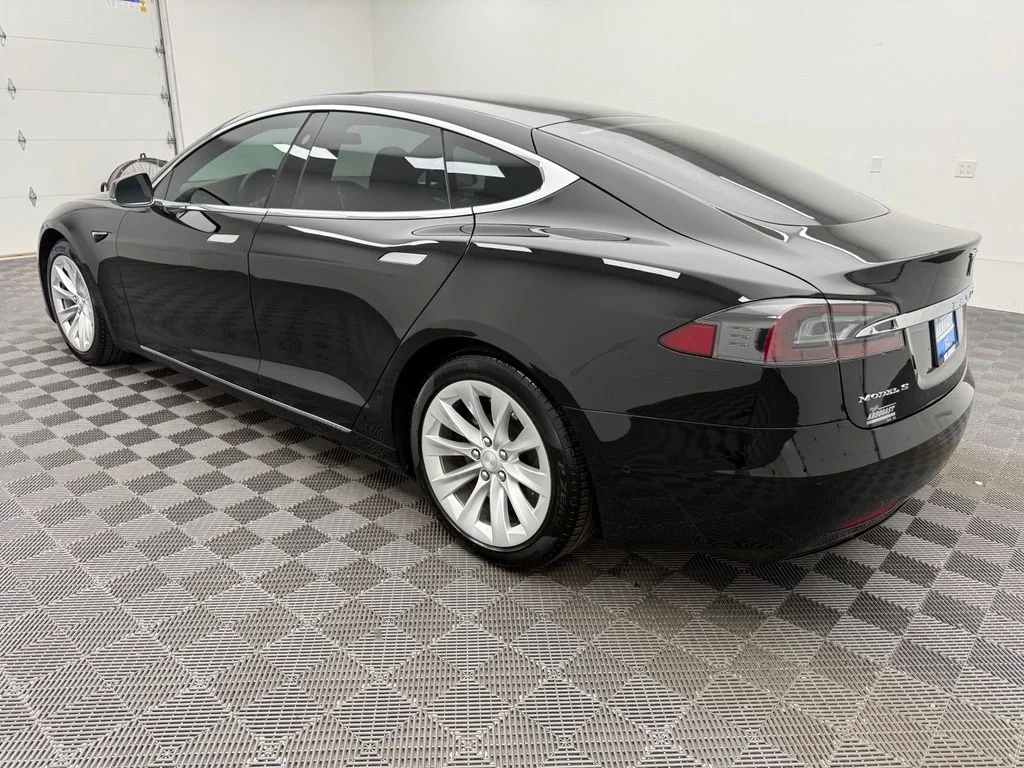 Used 2018 Black Tesla 75D image 12