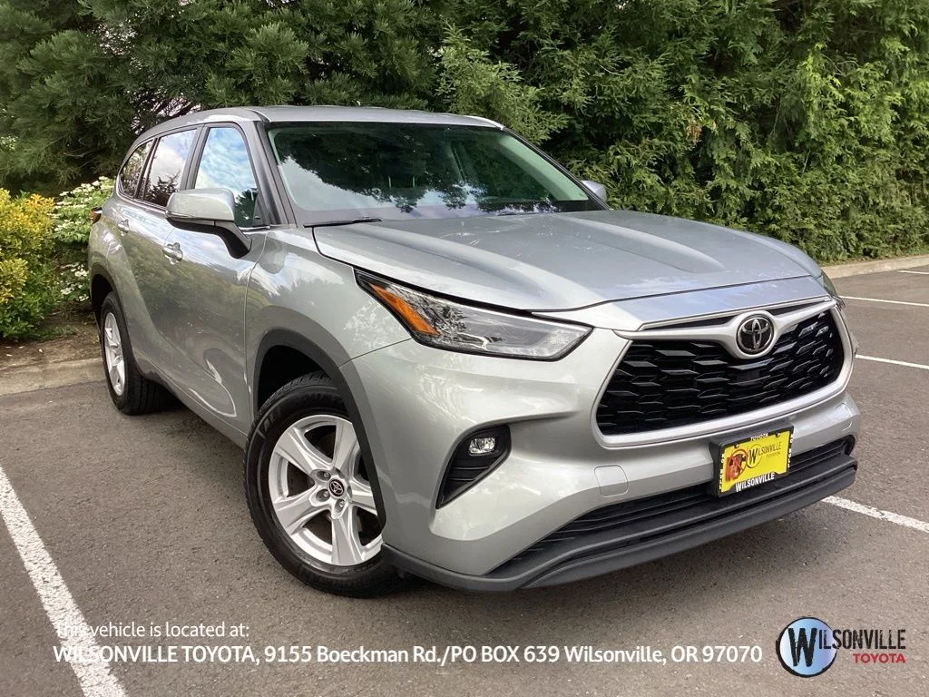 2023 Toyota Highlander LE FWD's photo