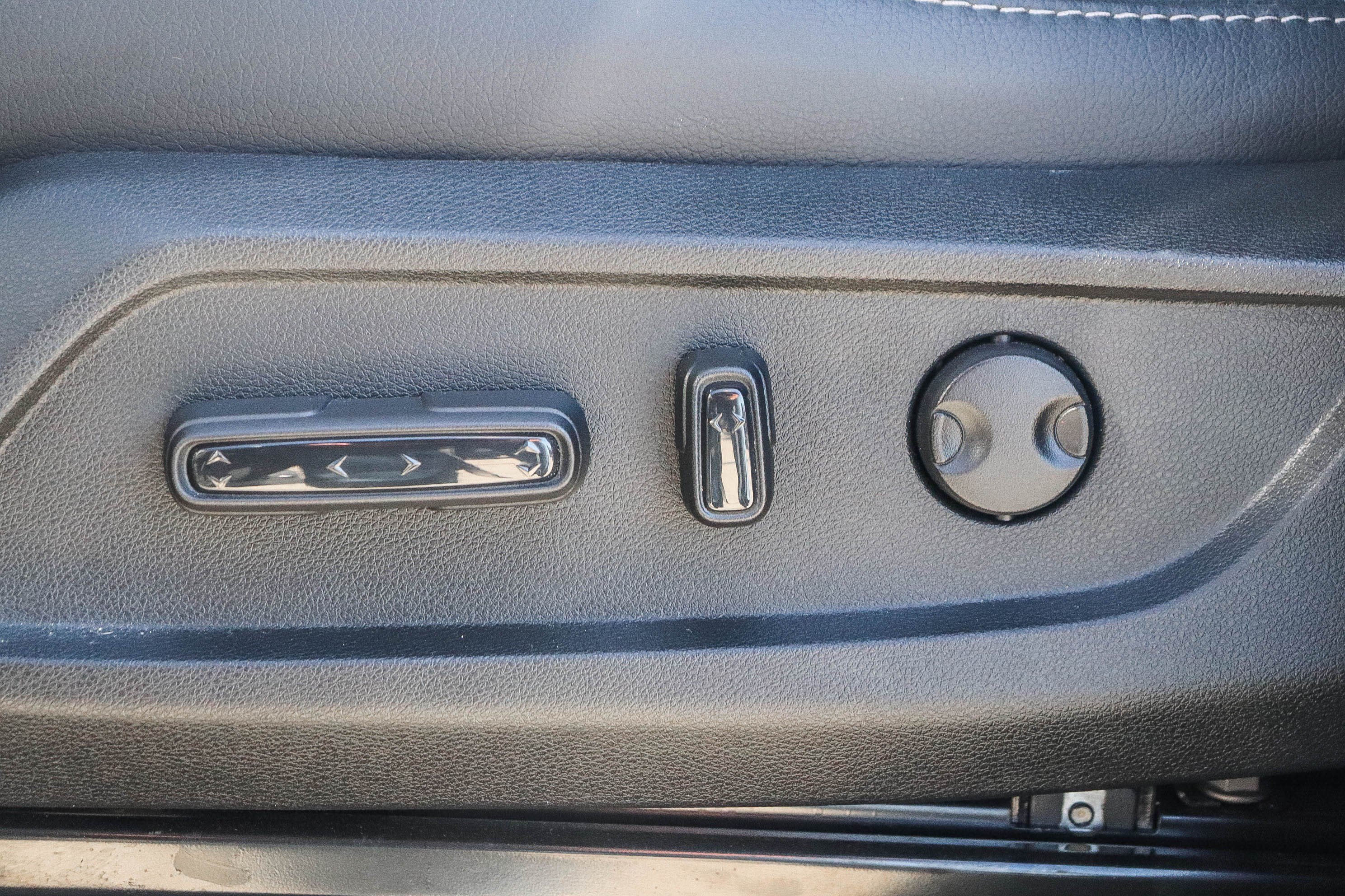 Used 2025 Modern Steel Metallic Honda Touring image 24