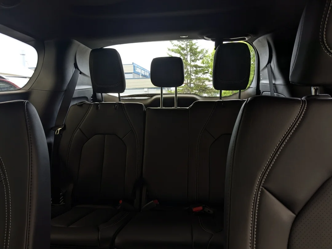 New 2027 Black Chrysler Select - - AWD - 3.6L Pentastar V6 - Adaptive Cruise Control - Blind Spot Monitor & More! image 28