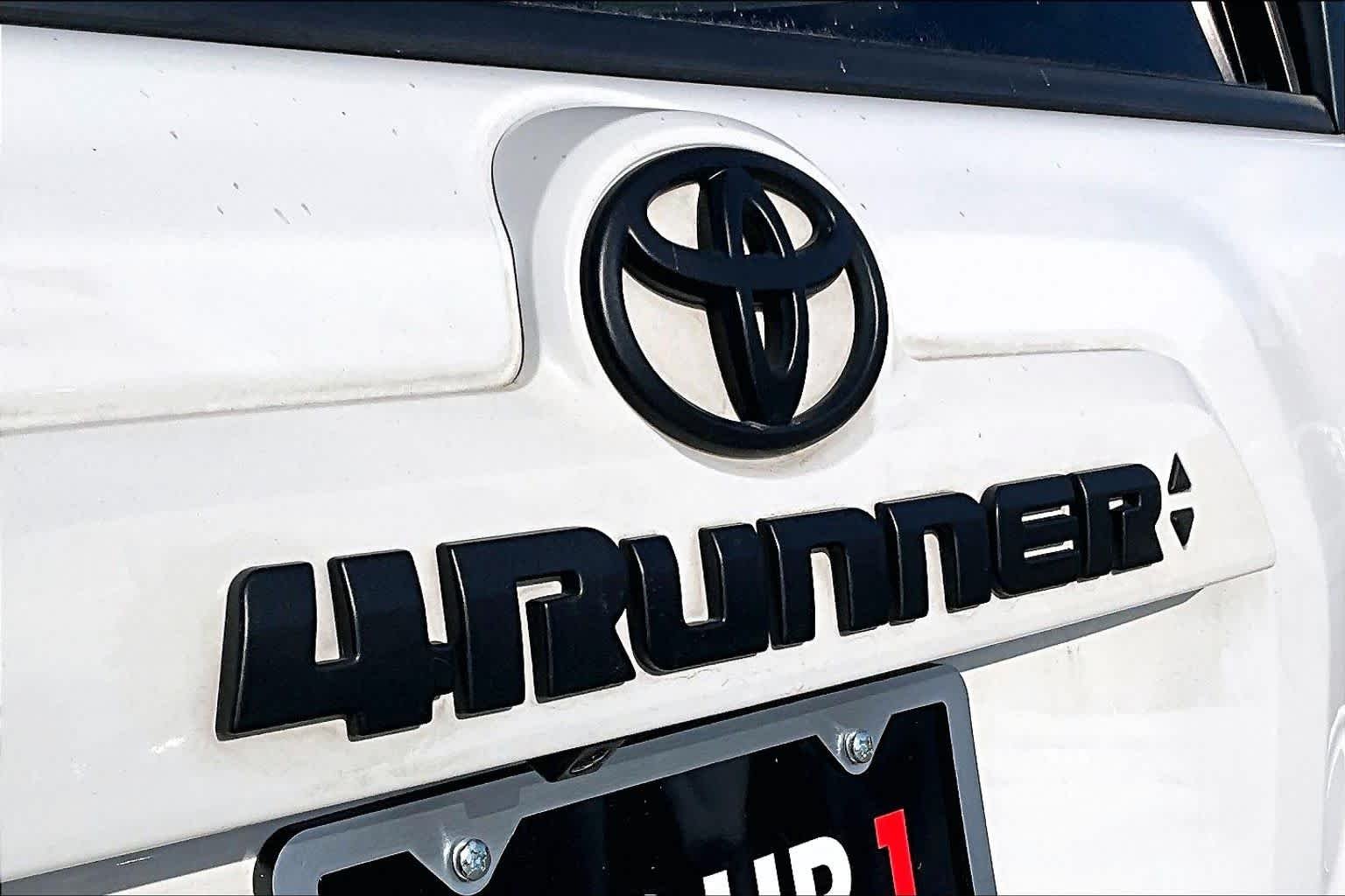 Used 2022 White Toyota SR5 Premium image 29