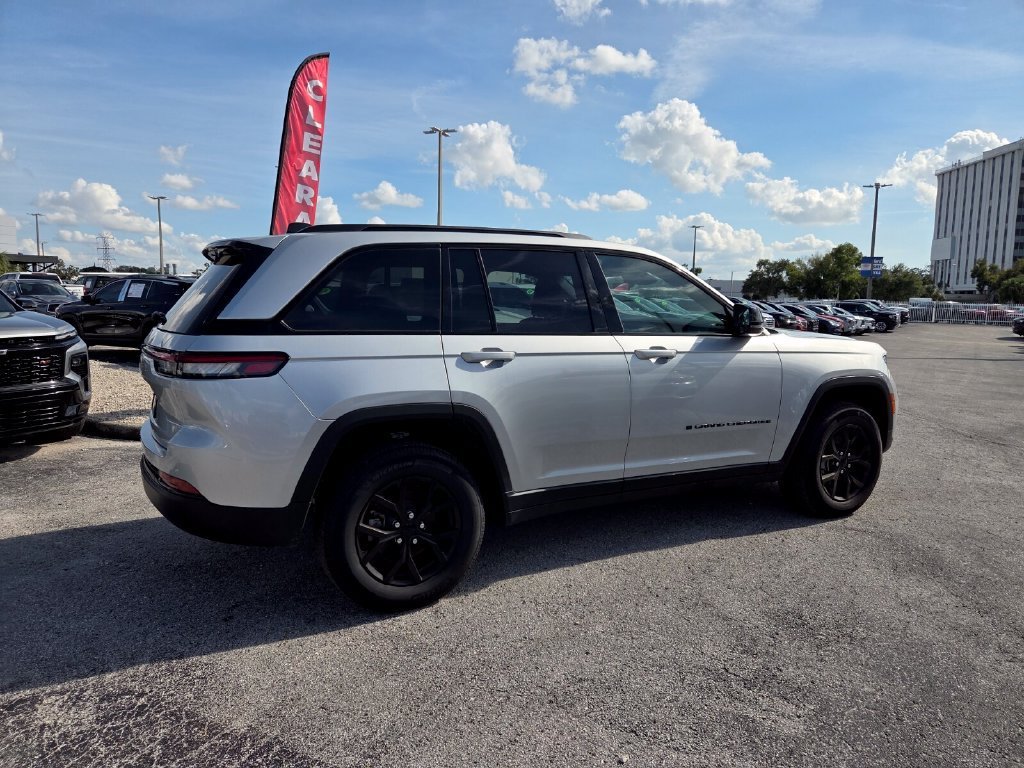 2025 Jeep Grand Cherokee Altitude - Photo 15