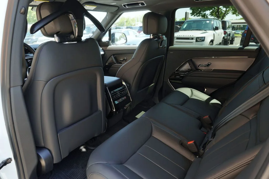 New 2026 Fuji White Land Rover SE image 29