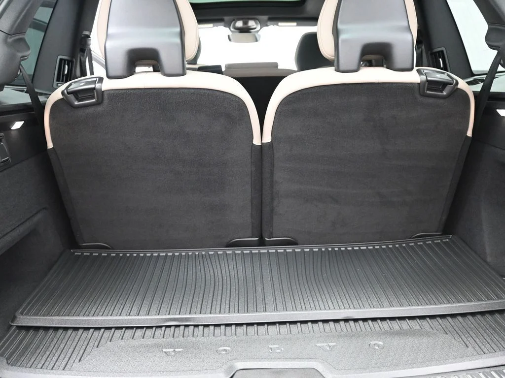 New 2026 Crystal White Volvo Plus image 17