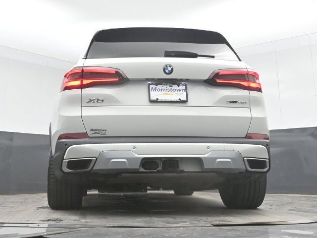 Used 2022 White BMW sDrive40i image 49