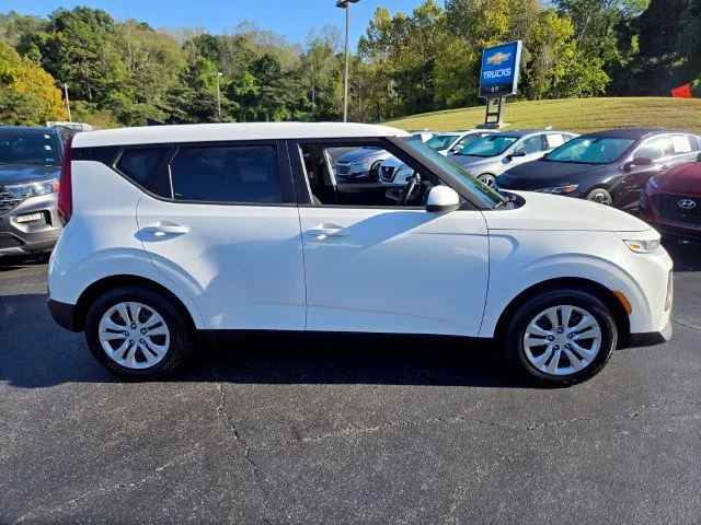 Used 2020 White Kia LX image 9