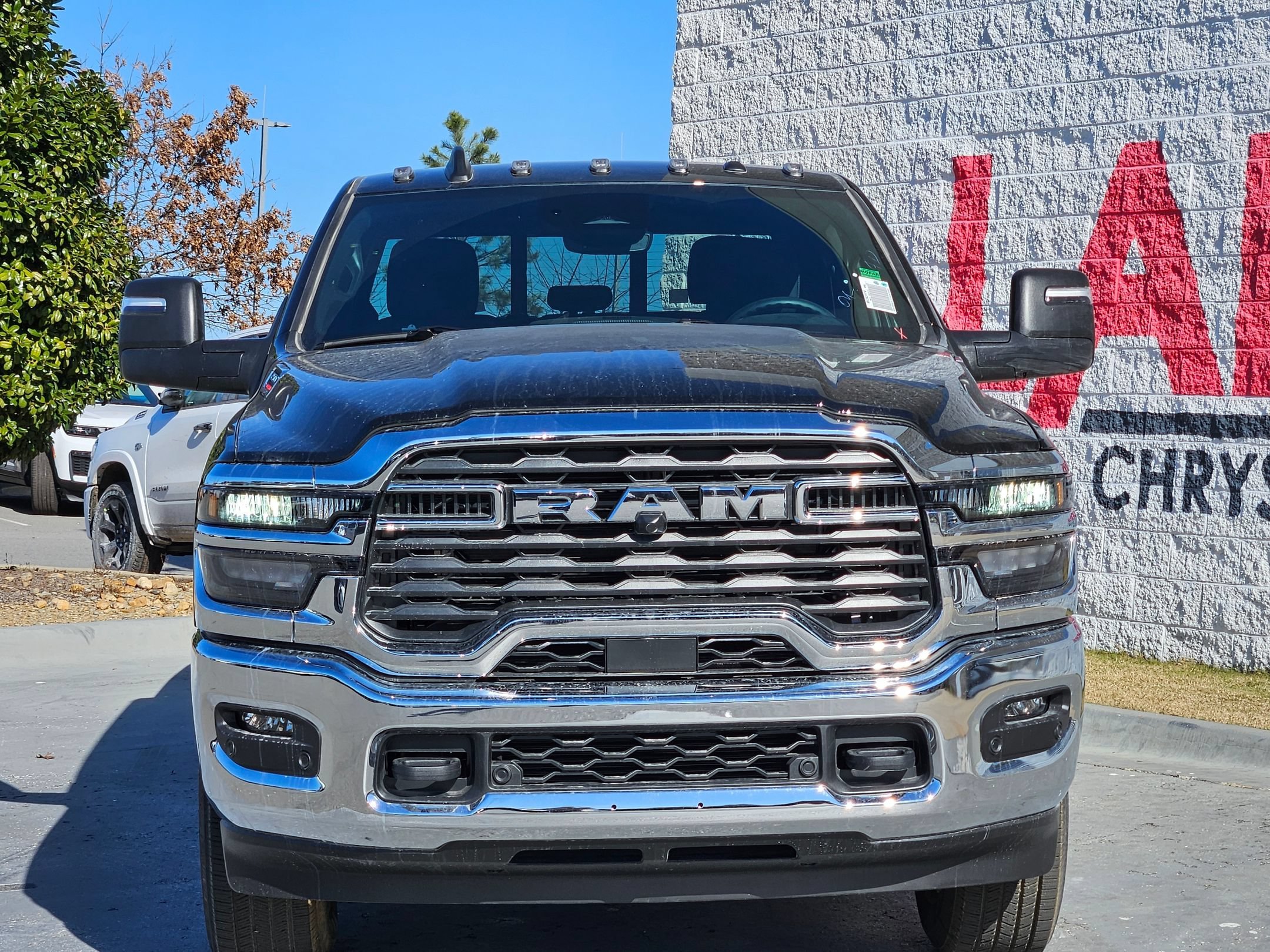 New 2026 Diamond Black Crystal Pearl-Coat Exterior Paint RAM Tradesman image 2