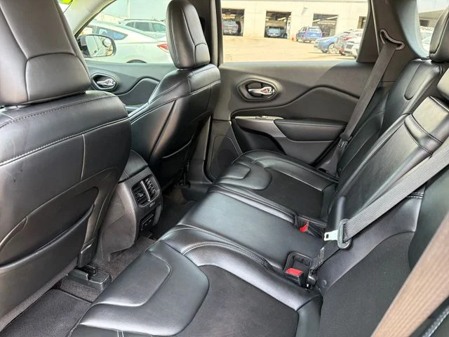 Used 2019 Black Jeep Latitude Plus image 21