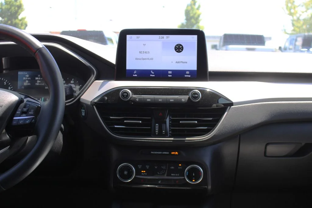 Used 2022 Oxford White Ford SE image 21