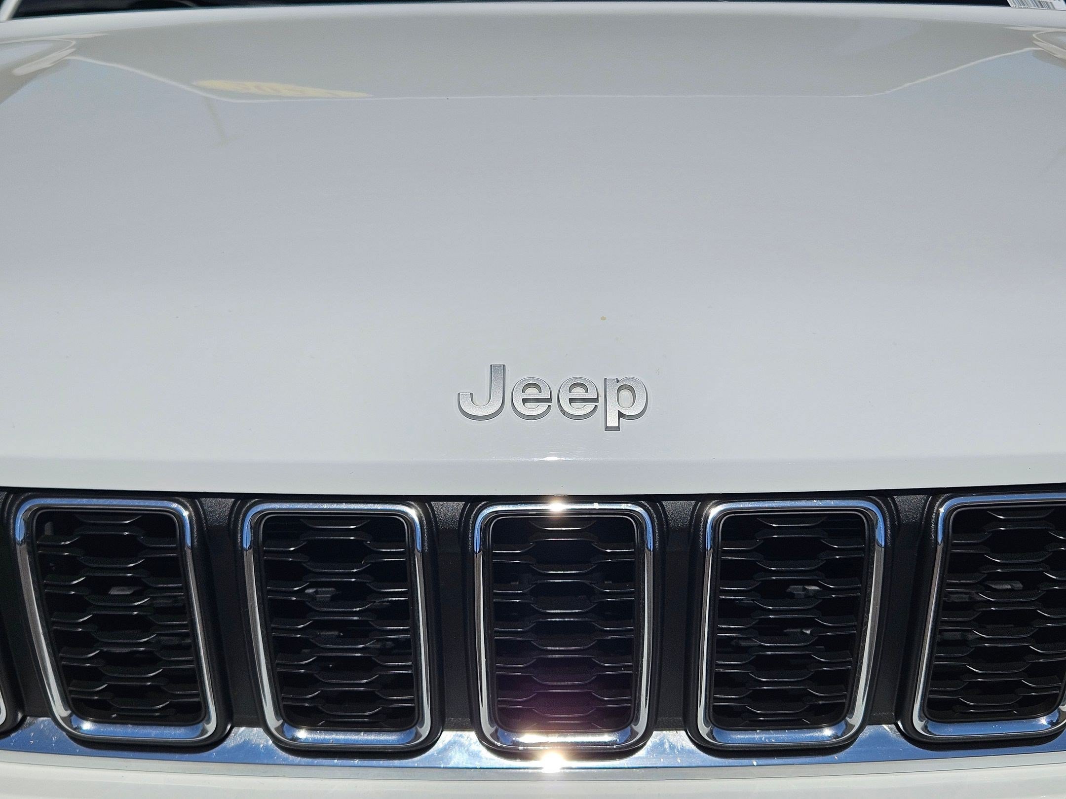 Used 2024 White Jeep Laredo 4x4 image 10