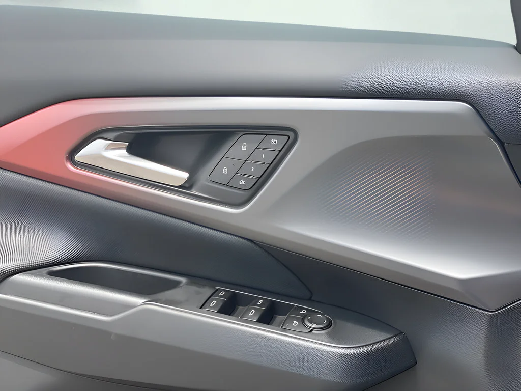 2025 Chevrolet Equinox EV RS - Photo 21