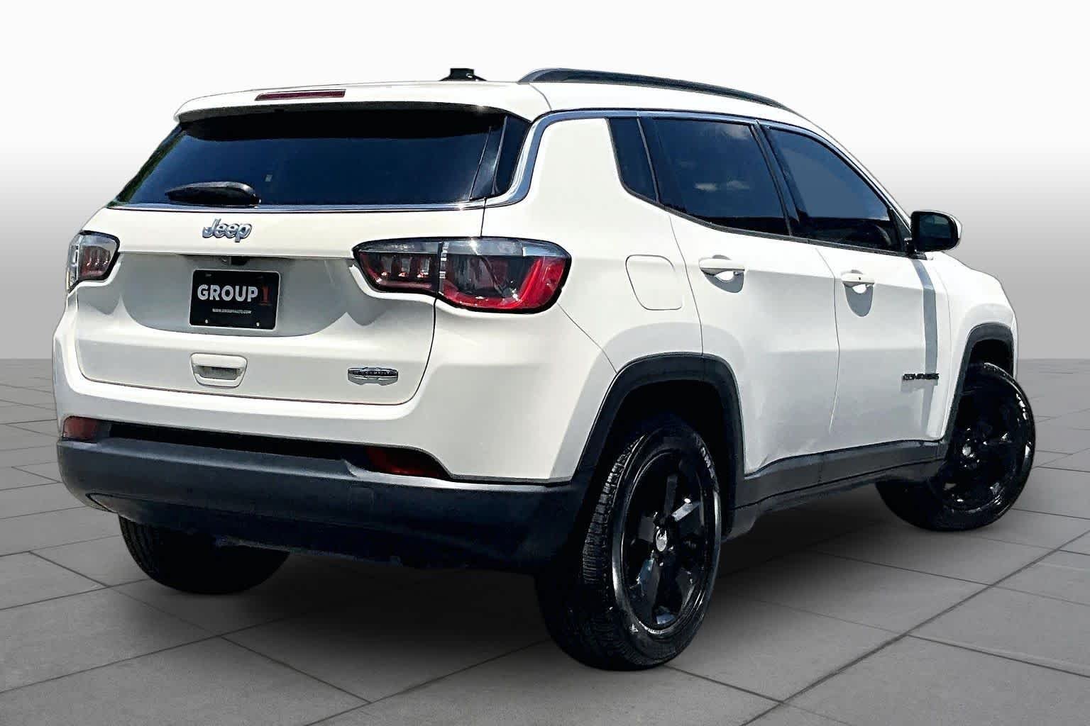 Used 2018 White Clearcoat Jeep Latitude image 13