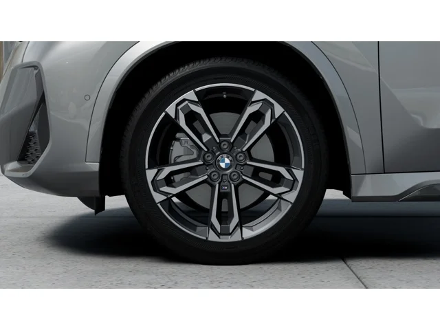 New 2027 Space Silver Metallic BMW  image 7