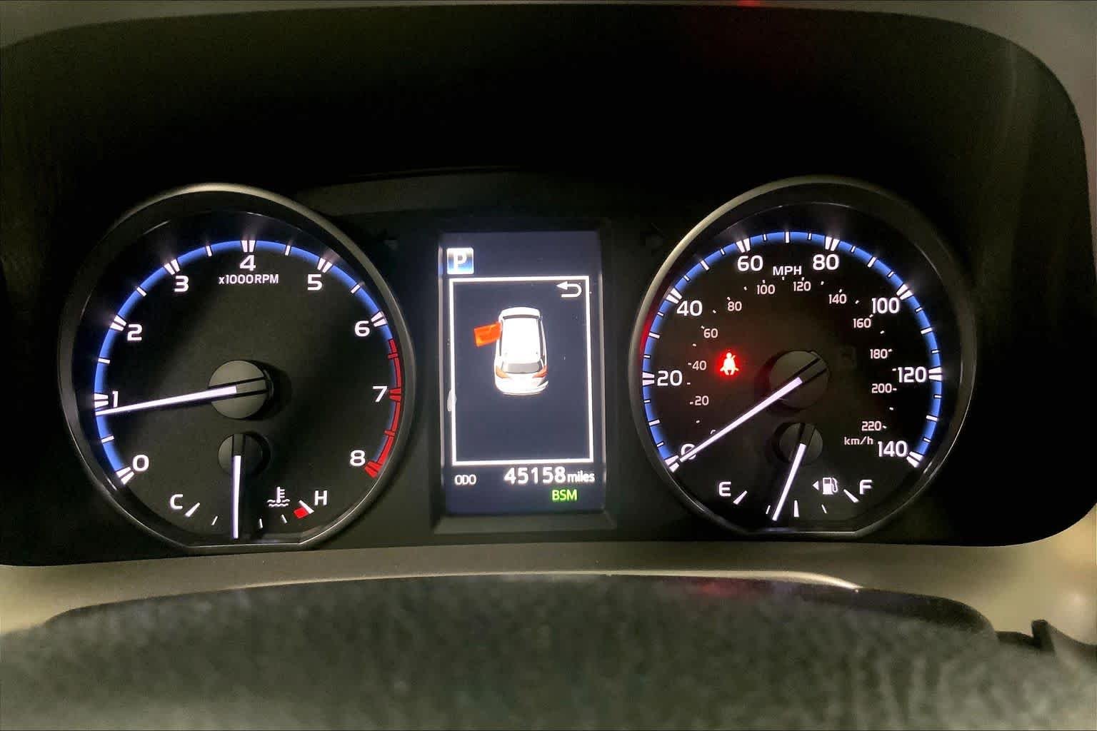 Used 2018 Super White Toyota XLE image 26