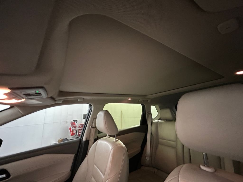 Used 2023 White Nissan SL image 25