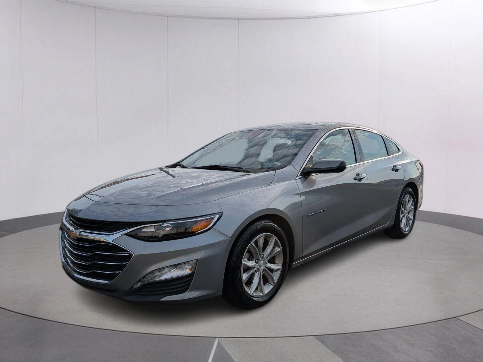 Used 2024 Sterling Gray Metallic Chevrolet 1LT image 1