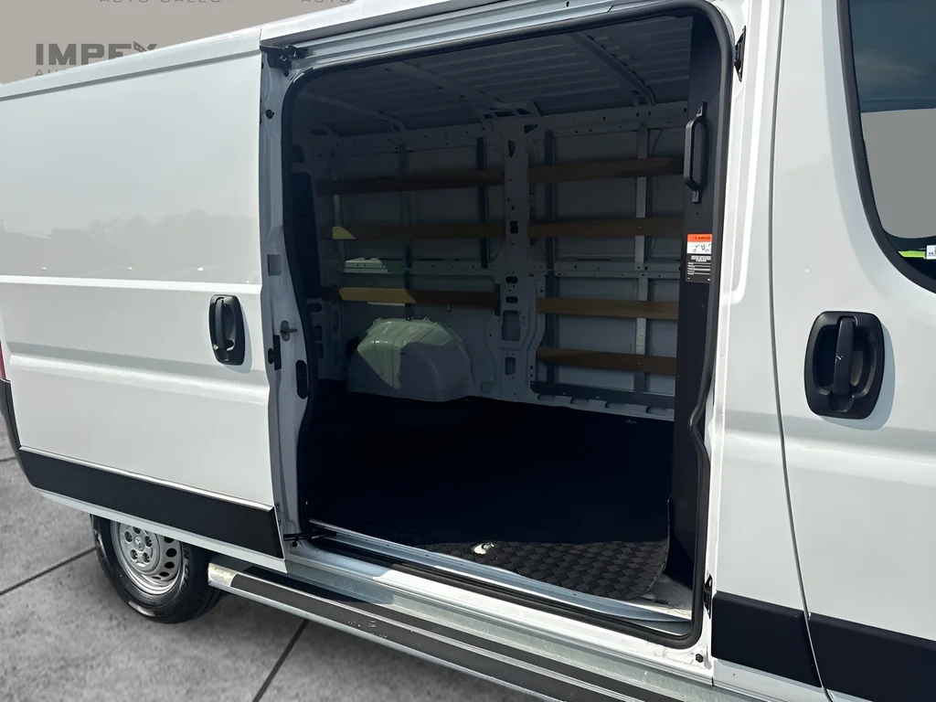 Used 2025 White Ram Base image 25