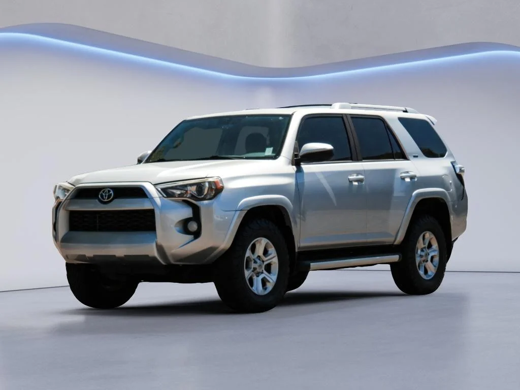 Used 2015 Classic Silver Metallic Toyota SR5 image 1