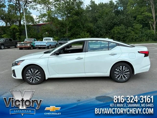 Used 2024 White Nissan 2.5 SV image 1