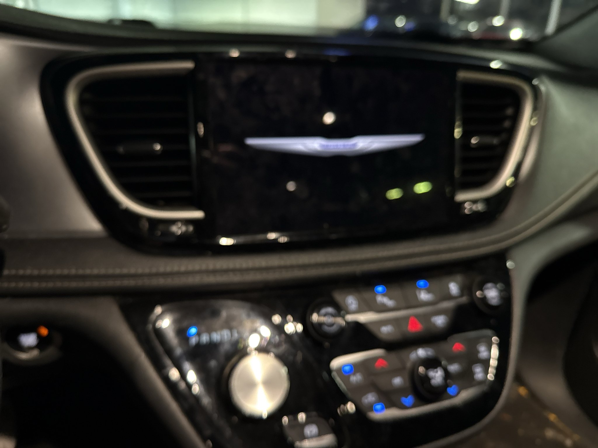 Used 2021 LUXURY WHITE PEAR Chrysler Touring L image 3