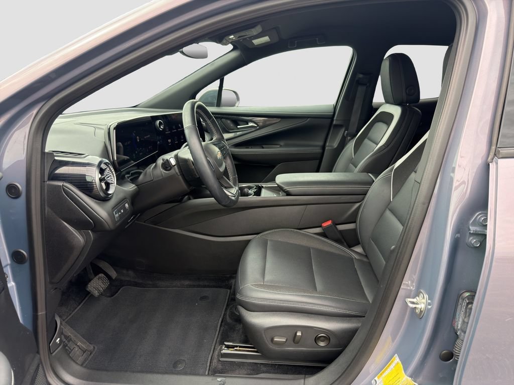 Used 2024 Galaxy Gray Metallic Chevrolet LT image 9