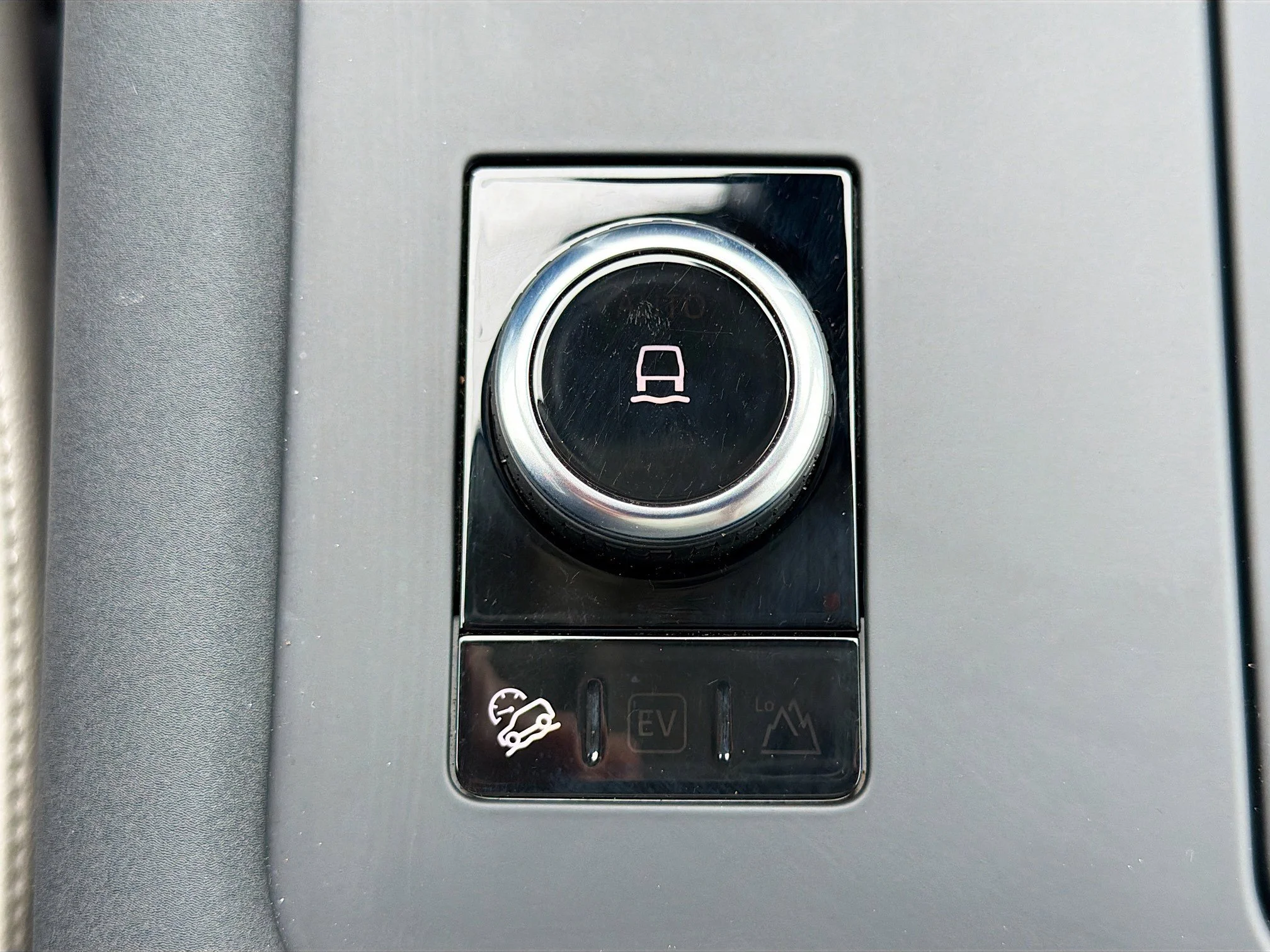 Certified Used 2025 Fuji White Land Rover Dynamic SE image 51