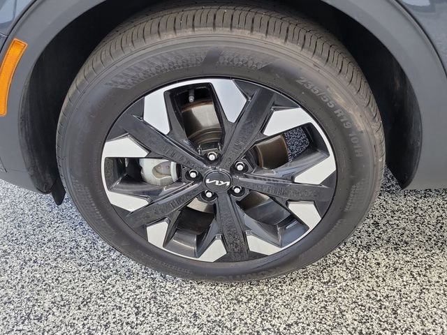Certified Used 2024 Gray Kia X-Line image 9