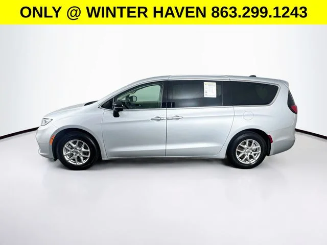 Used 2024 Silver Chrysler Touring L image 4