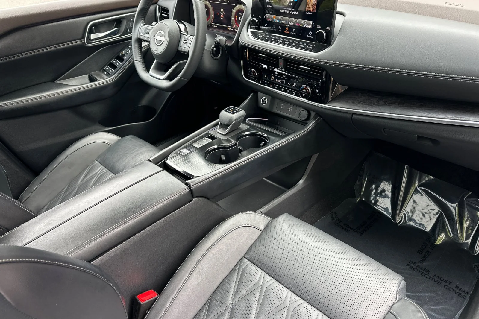 Used 2023 Gray Nissan Platinum image 15