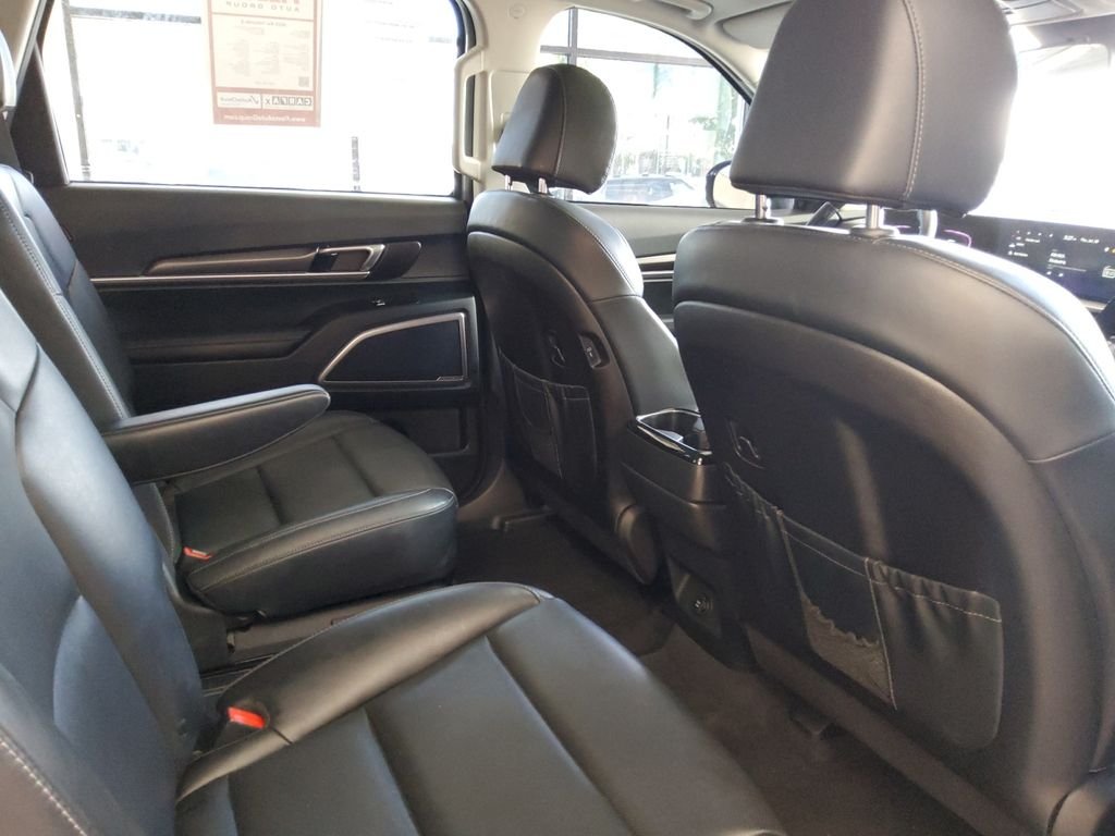 Used 2025 Silver Kia S image 17