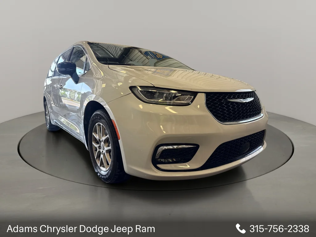 2024 Chrysler Pacifica Touring L's photo