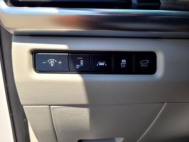 Used 2022 White Kia SX image 17