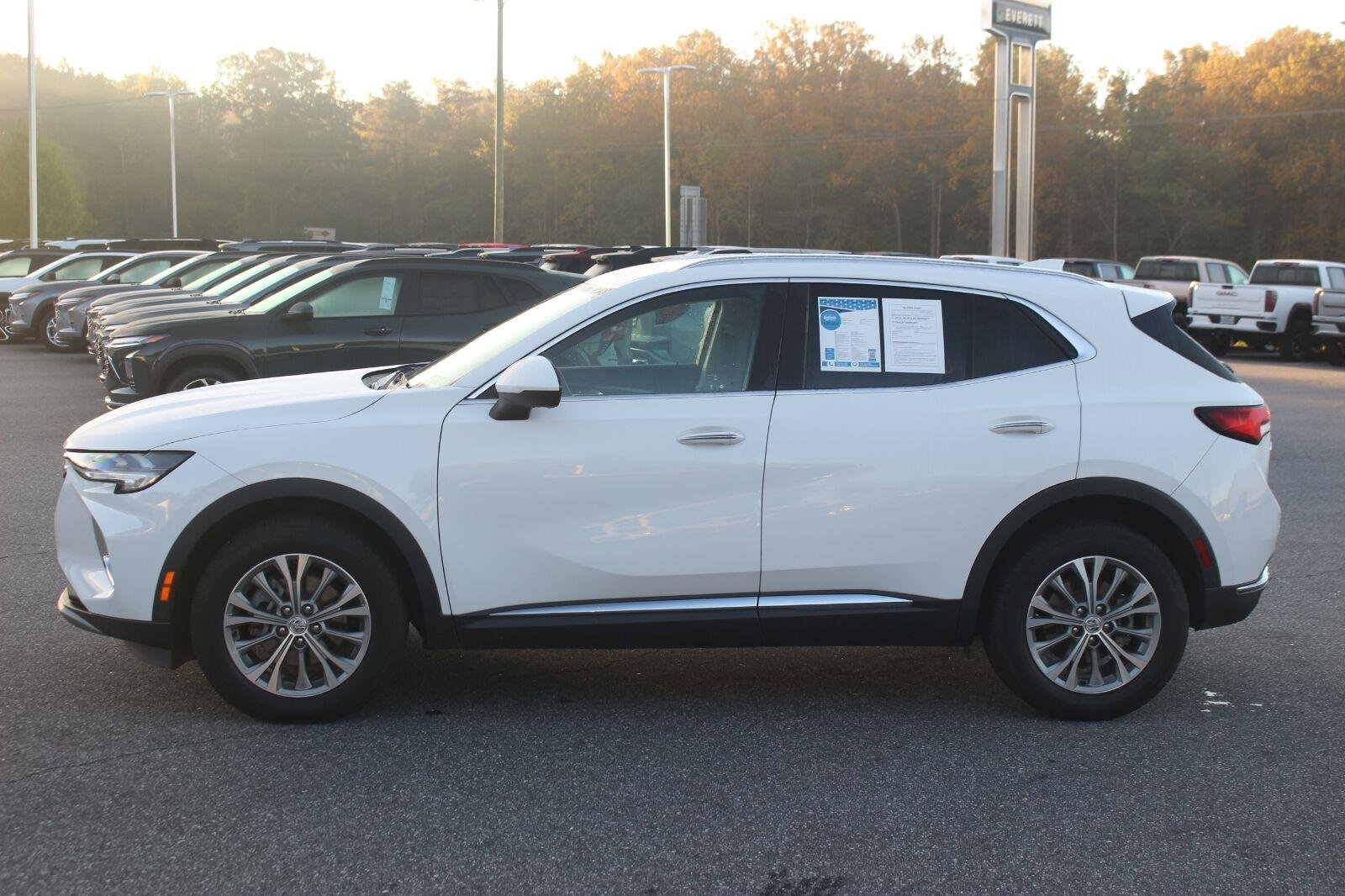 Used 2022 SUMMIT WHITE Buick Preferred image 4