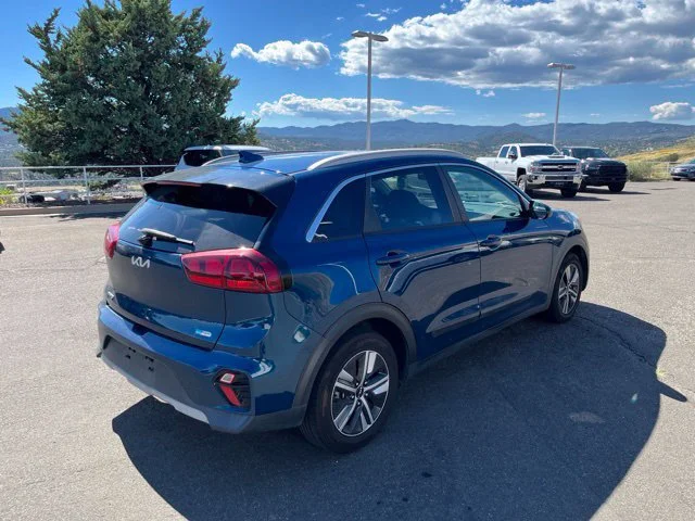 Used 2022 Deep Cerulean Kia LXS image 8