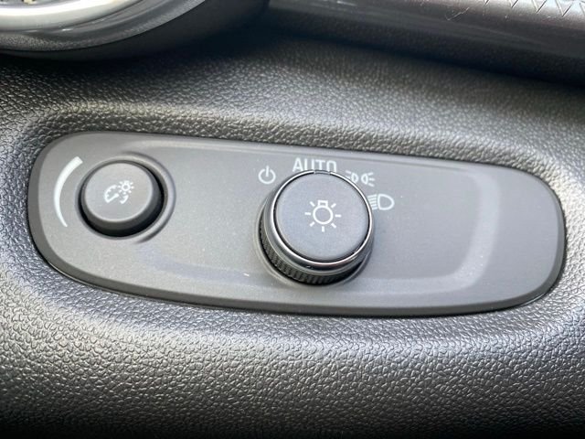 Used 2025 White Chevrolet ACTIV image 26