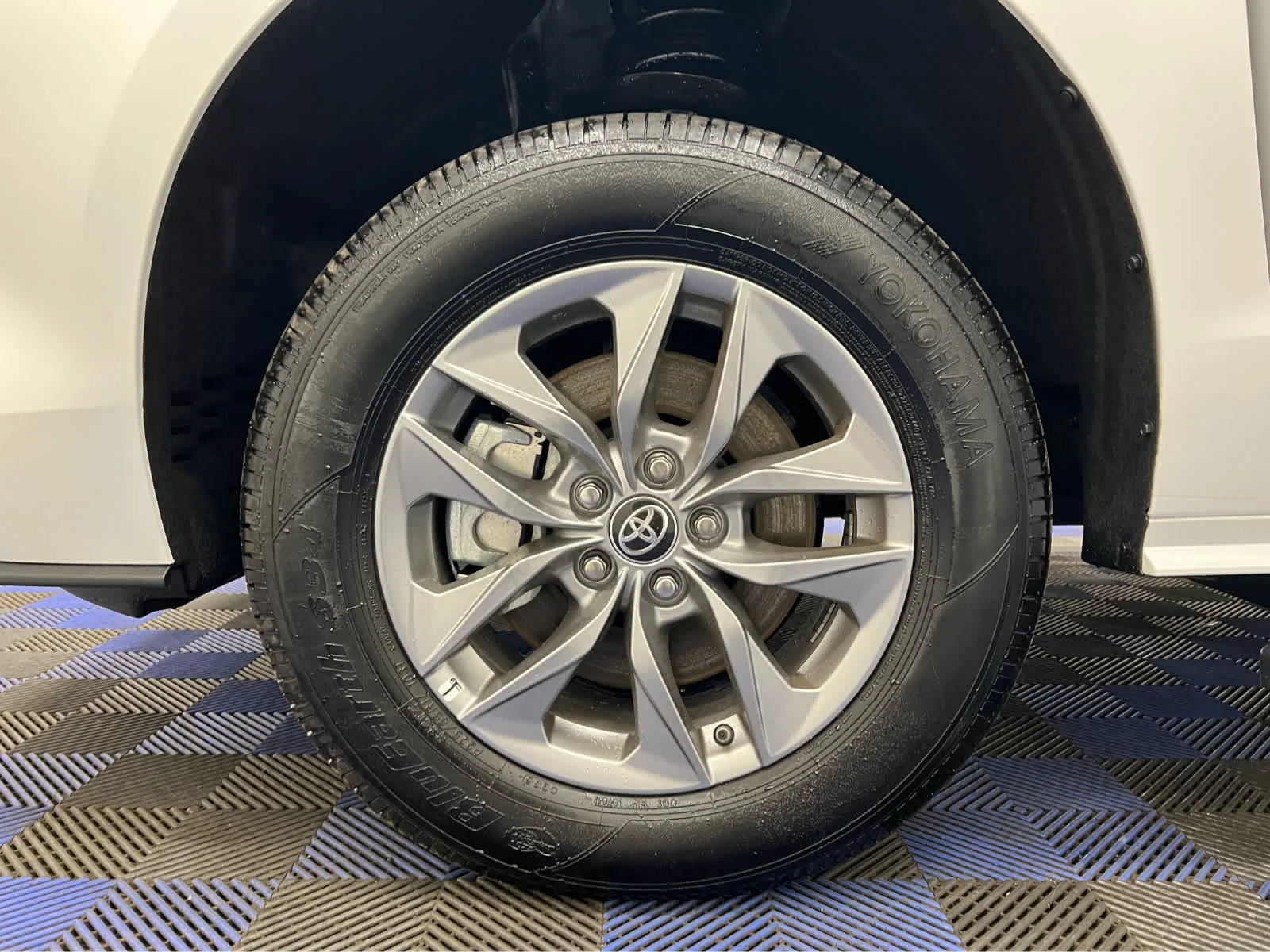 Used 2025 Ice Cap Toyota LE image 16